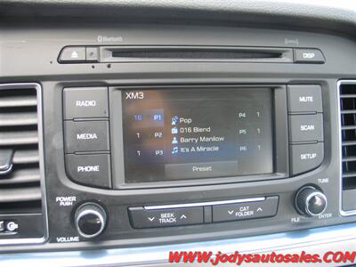 2016 Hyundai SONATA Hybrid  LOW, LOW 39,000 - Photo 17 - North Platte, NE 69101