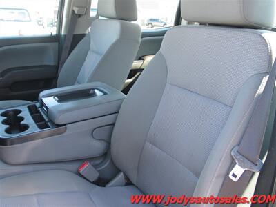 2017 Chevrolet Silverado 3500 Work Truck  CREW CAB, 4X4, 8' Box, 6.0L  V8 - Photo 5 - North Platte, NE 69101