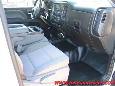 2017 Chevrolet Silverado 3500 Work Truck  CREW CAB, 4X4, 8' Box, 6.0L  V8 - Photo 22 - North Platte, NE 69101