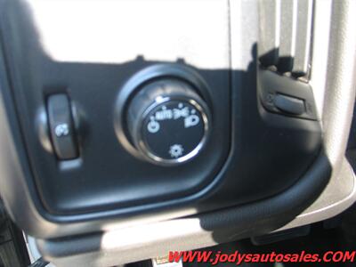 2017 Chevrolet Silverado 3500 Work Truck  CREW CAB, 4X4, 8' Box, 6.0L  V8 - Photo 8 - North Platte, NE 69101