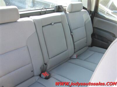 2017 Chevrolet Silverado 3500 Work Truck  CREW CAB, 4X4, 8' Box, 6.0L  V8 - Photo 25 - North Platte, NE 69101