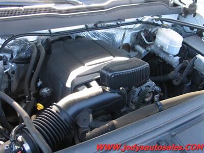 2017 Chevrolet Silverado 3500 Work Truck  CREW CAB, 4X4, 8' Box, 6.0L  V8 - Photo 35 - North Platte, NE 69101