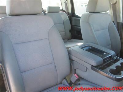 2017 Chevrolet Silverado 3500 Work Truck  CREW CAB, 4X4, 8' Box, 6.0L  V8 - Photo 23 - North Platte, NE 69101