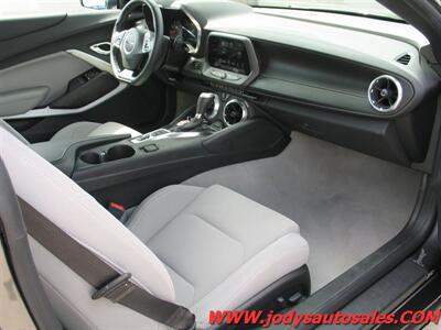 2018 Chevrolet Camaro  SS, Convertible, 6.2L V8 400hp 410ft. lbs. - Photo 20 - North Platte, NE 69101