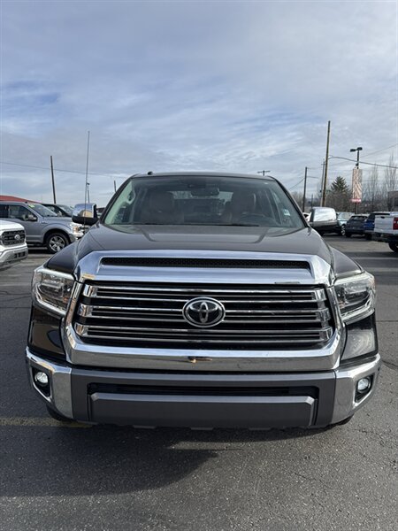 2019 Toyota Tundra Platinum CrewMax photo 2