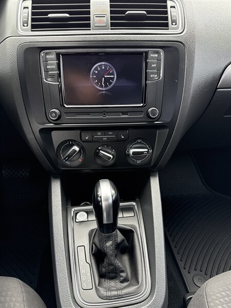 2015 Volkswagen Jetta SE photo 20