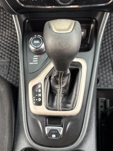 2016 Jeep Cherokee Latitude photo 28