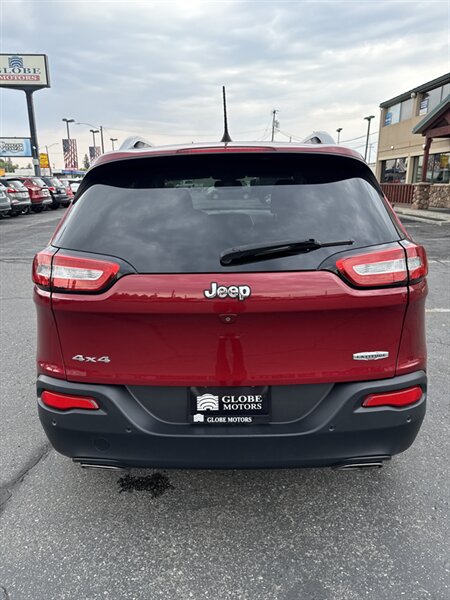 2016 Jeep Cherokee Latitude photo 3