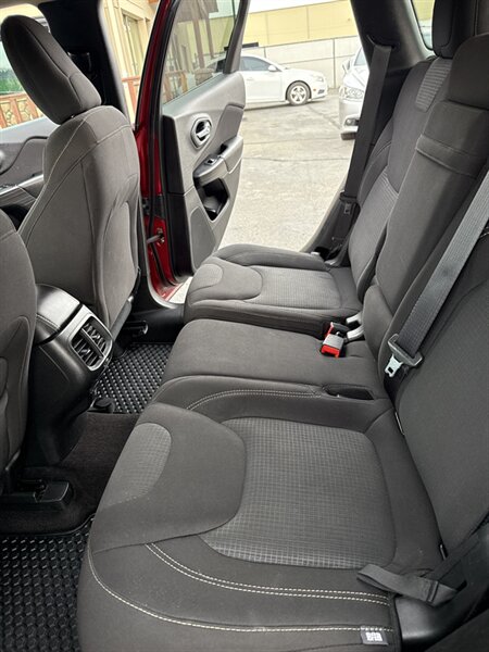 2016 Jeep Cherokee Latitude photo 17
