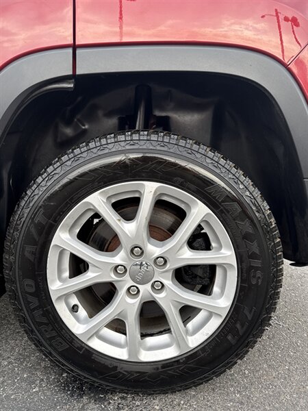 2016 Jeep Cherokee Latitude photo 4