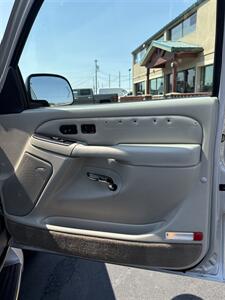 2004 Cadillac Escalade AWD - Photo 20 - Spokane, WA 99202