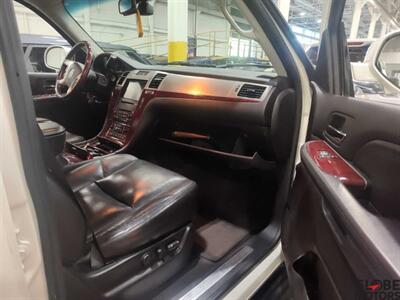 2007 Cadillac Escalade AWD - Photo 8 - Spokane, WA 99202