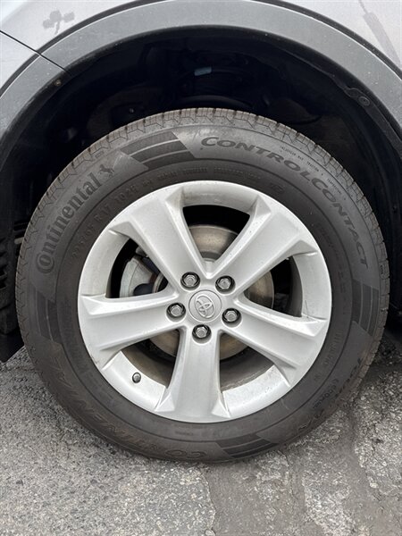 2013 Toyota RAV4 XLE photo 8