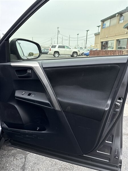 2013 Toyota RAV4 XLE photo 17