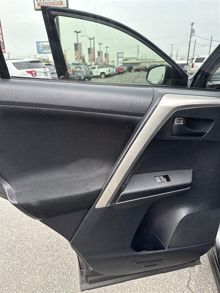 2013 Toyota RAV4 XLE photo 16