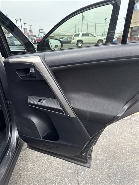 2013 Toyota RAV4 XLE photo 18
