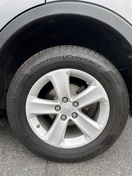 2013 Toyota RAV4 XLE photo 9