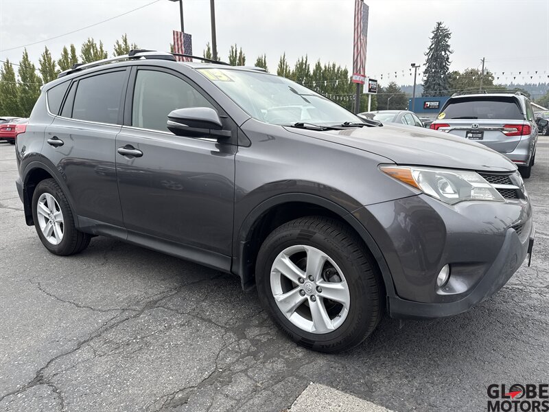 2013 Toyota RAV4 XLE photo 4