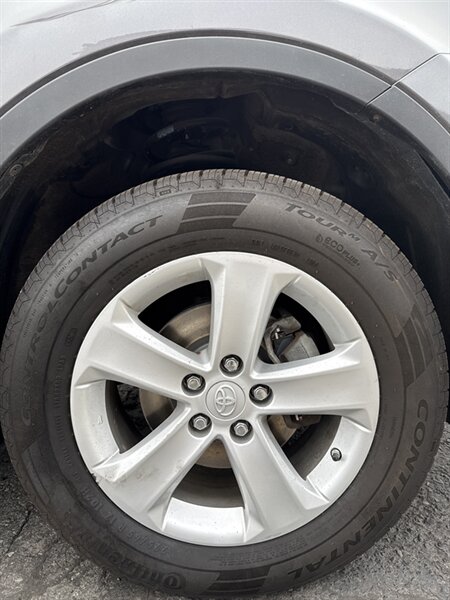 2013 Toyota RAV4 XLE photo 11