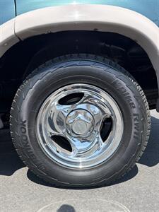 1995 Ford Explorer Eddie Bauer - Photo 7 - Spokane, WA 99202