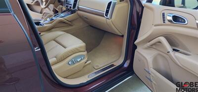 2012 Porsche Cayenne S  AWD with LOW MILES - 53k - Photo 47 - Spokane, WA 99202