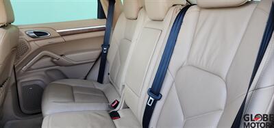 2012 Porsche Cayenne S  AWD with LOW MILES - 53k - Photo 26 - Spokane, WA 99202