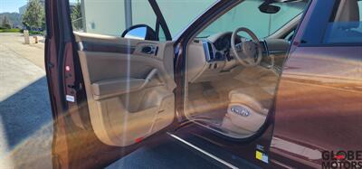 2012 Porsche Cayenne S  AWD with LOW MILES - 53k - Photo 10 - Spokane, WA 99202