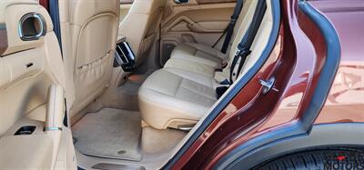 2012 Porsche Cayenne S  AWD with LOW MILES - 53k - Photo 19 - Spokane, WA 99202