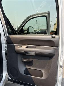 2011 GMC Sierra 2500 HD 4WD - Photo 11 - Spokane, WA 99202