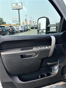 2011 GMC Sierra 2500 HD 4WD - Photo 8 - Spokane, WA 99202