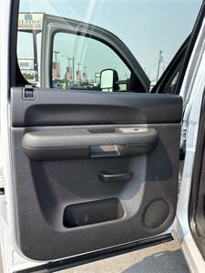 2011 GMC Sierra 2500 HD 4WD - Photo 9 - Spokane, WA 99202