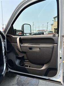 2011 GMC Sierra 2500 HD 4WD - Photo 10 - Spokane, WA 99202