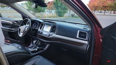 2017 Toyota Highlander XLE  AWD w/Third Row Seating - Photo 58 - Spokane, WA 99202