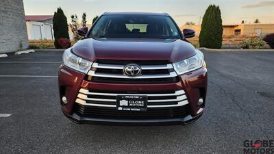 2017 Toyota Highlander XLE  AWD w/Third Row Seating - Photo 2 - Spokane, WA 99202