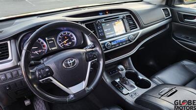 2017 Toyota Highlander XLE  AWD w/Third Row Seating - Photo 37 - Spokane, WA 99202