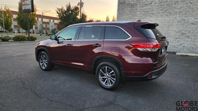 2017 Toyota Highlander XLE  AWD w/Third Row Seating - Photo 11 - Spokane, WA 99202