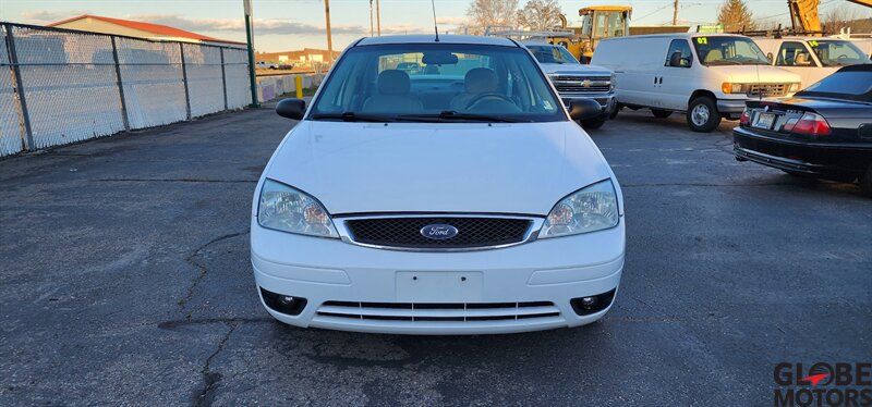 2005 Ford Focus ZX4 SES  