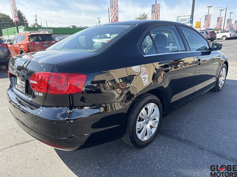 2013 Volkswagen Jetta SE photo 2