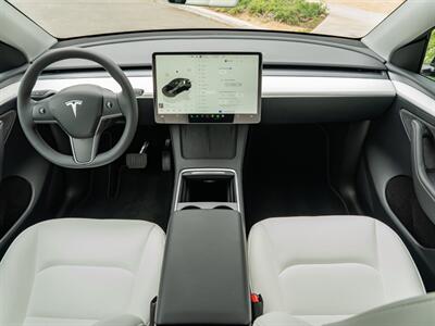 2024 Tesla Model Y Long Range   - Photo 9 - San Juan Capistrano, CA 92675