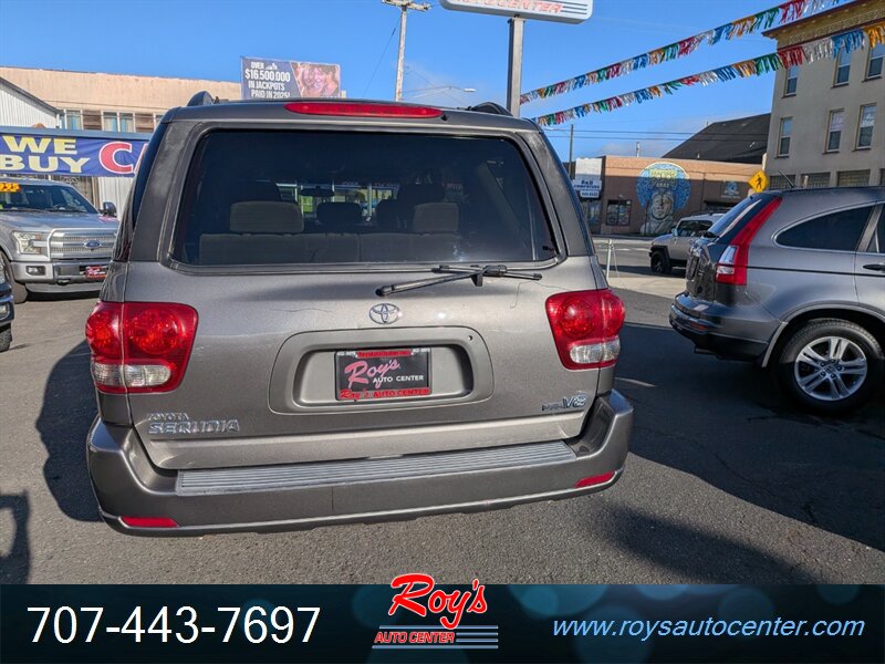 2005 Toyota Sequoia SR5 - Photo 7 - Eureka, CA 95501