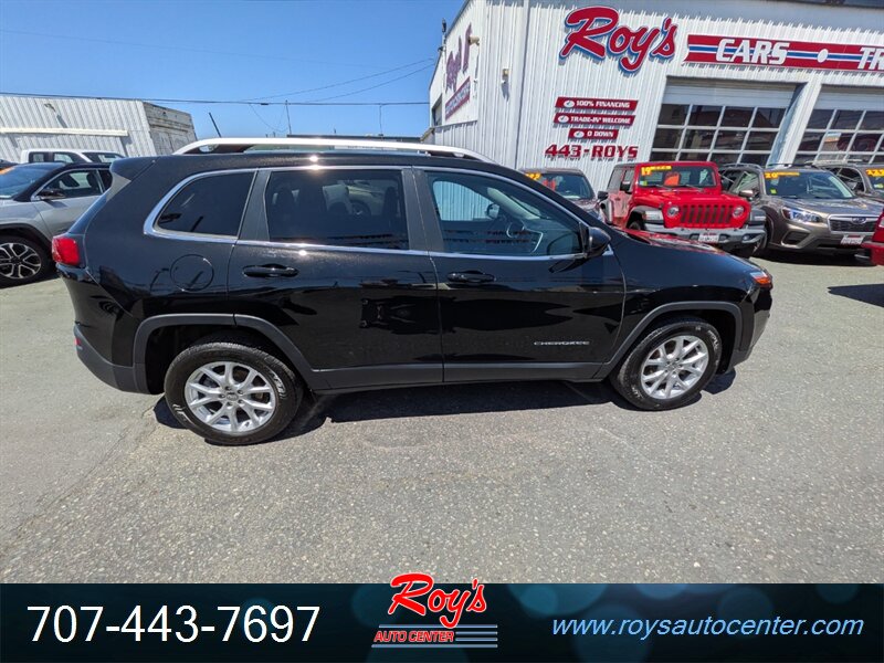 2018 Jeep Cherokee Latitude Plus - Photo 2 - Eureka, CA 95501