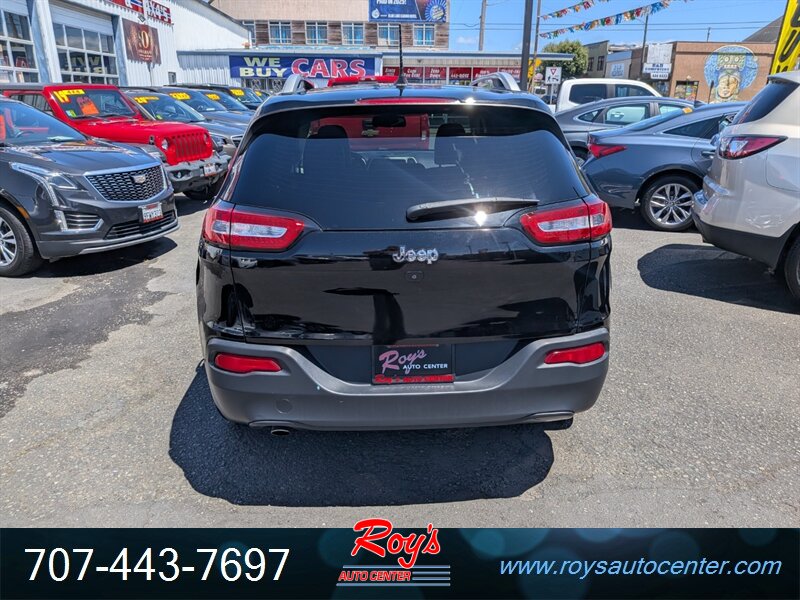 2018 Jeep Cherokee Latitude Plus - Photo 7 - Eureka, CA 95501