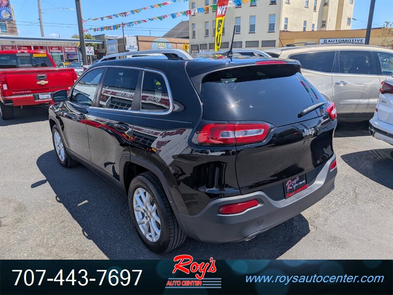 2018 Jeep Cherokee Latitude Plus - Photo 6 - Eureka, CA 95501