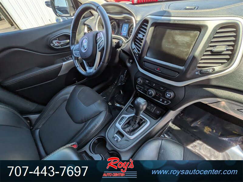2018 Jeep Cherokee Latitude Plus - Photo 11 - Eureka, CA 95501