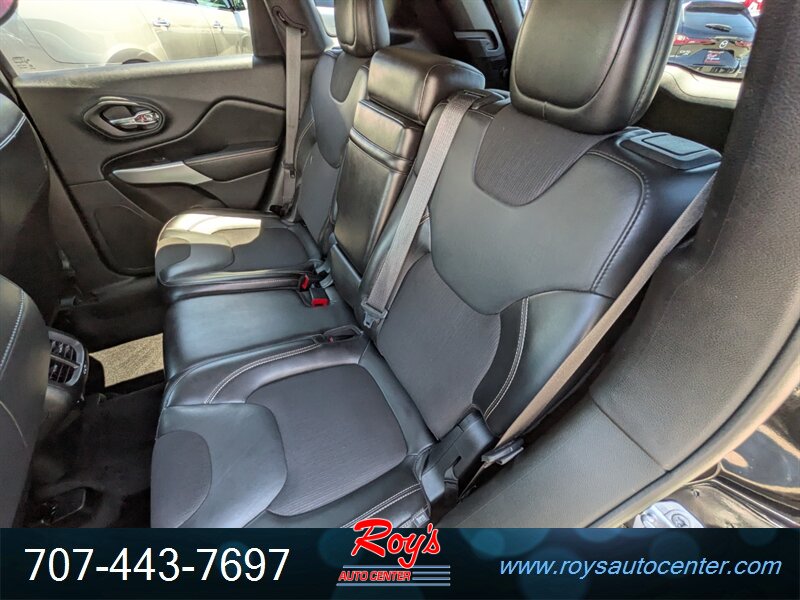 2018 Jeep Cherokee Latitude Plus - Photo 16 - Eureka, CA 95501