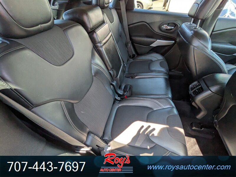 2018 Jeep Cherokee Latitude Plus - Photo 12 - Eureka, CA 95501