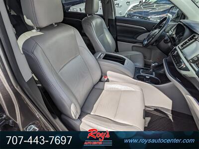 2019 Toyota Highlander Limited   - Photo 11 - Eureka, CA 95501