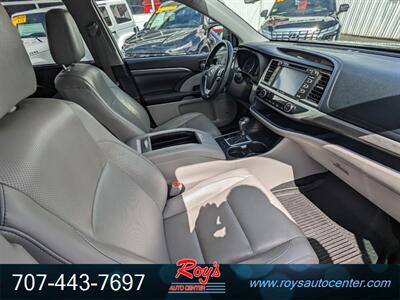 2019 Toyota Highlander Limited   - Photo 9 - Eureka, CA 95501