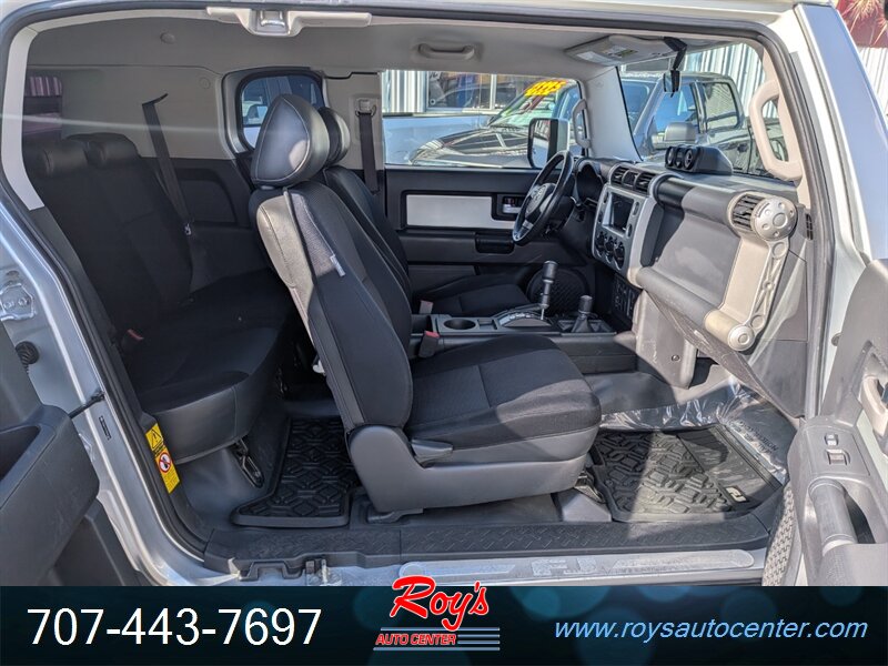 2007 Toyota FJ Cruiser 4dr SUV 4WD - Photo 12 - Eureka, CA 95501