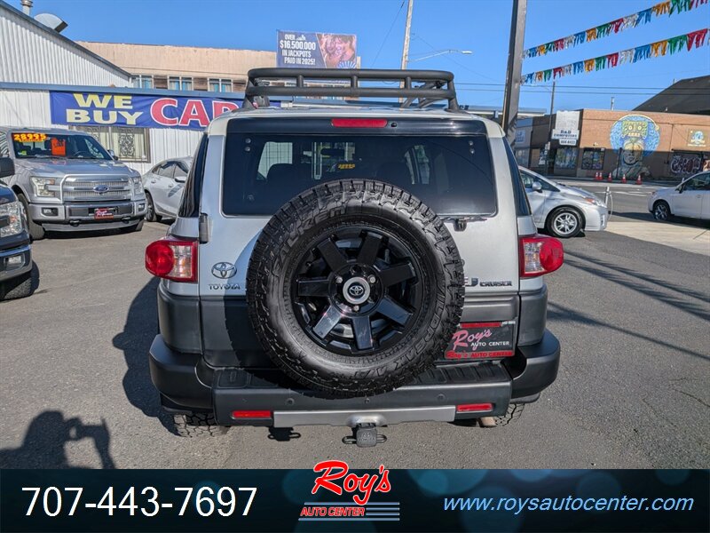 2007 Toyota FJ Cruiser 4dr SUV 4WD - Photo 8 - Eureka, CA 95501